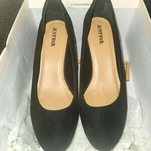 Women's black pumps